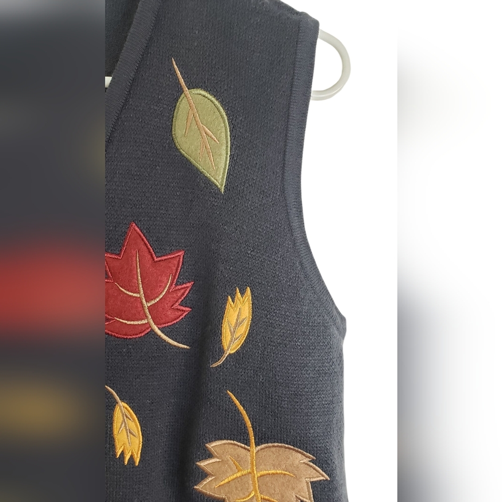 Vintage Croft & Barrow Embroidered Falling Leaves Button Sweater Vest PET M Fall - Picture 6 of 13